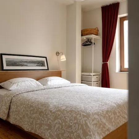 Bright Designer Flat Steps From Galata *